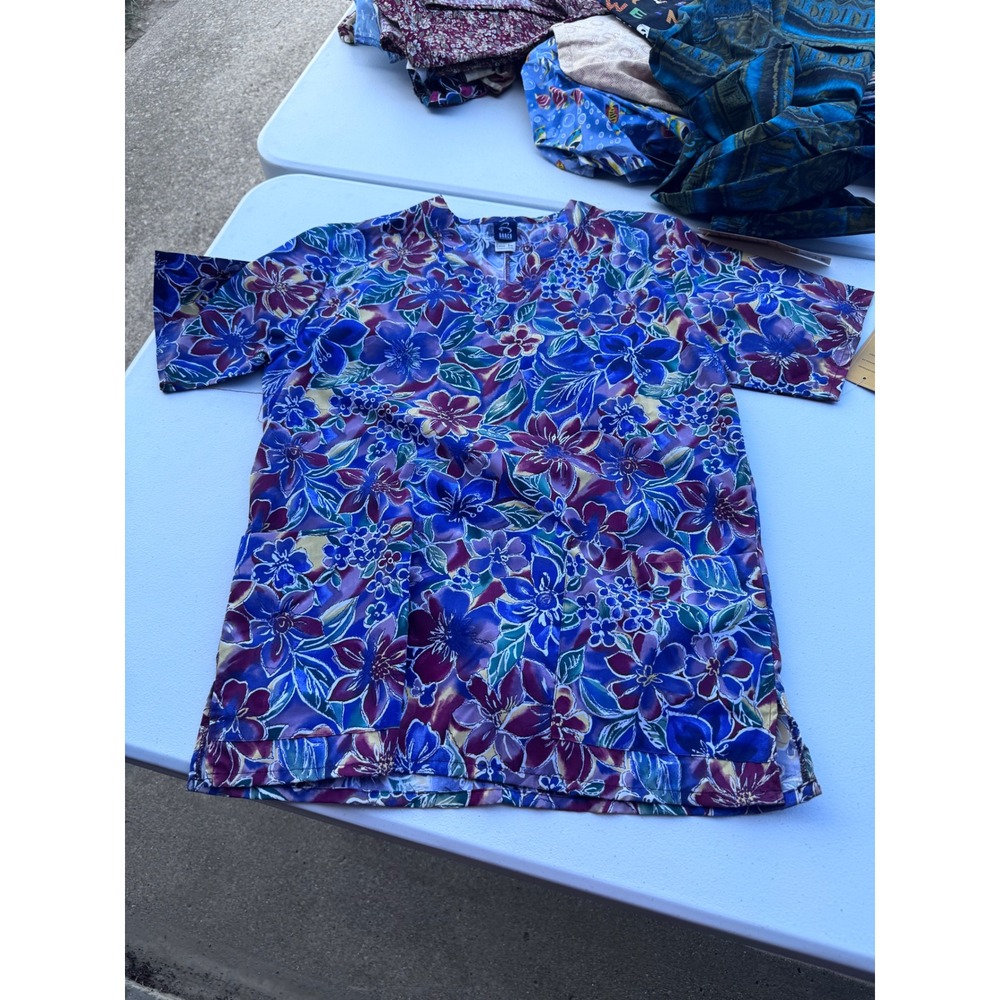 Barco Uniforms Floral Scrub Top V-Neck Short Sleeve Blue Purple XS SG144 NWT